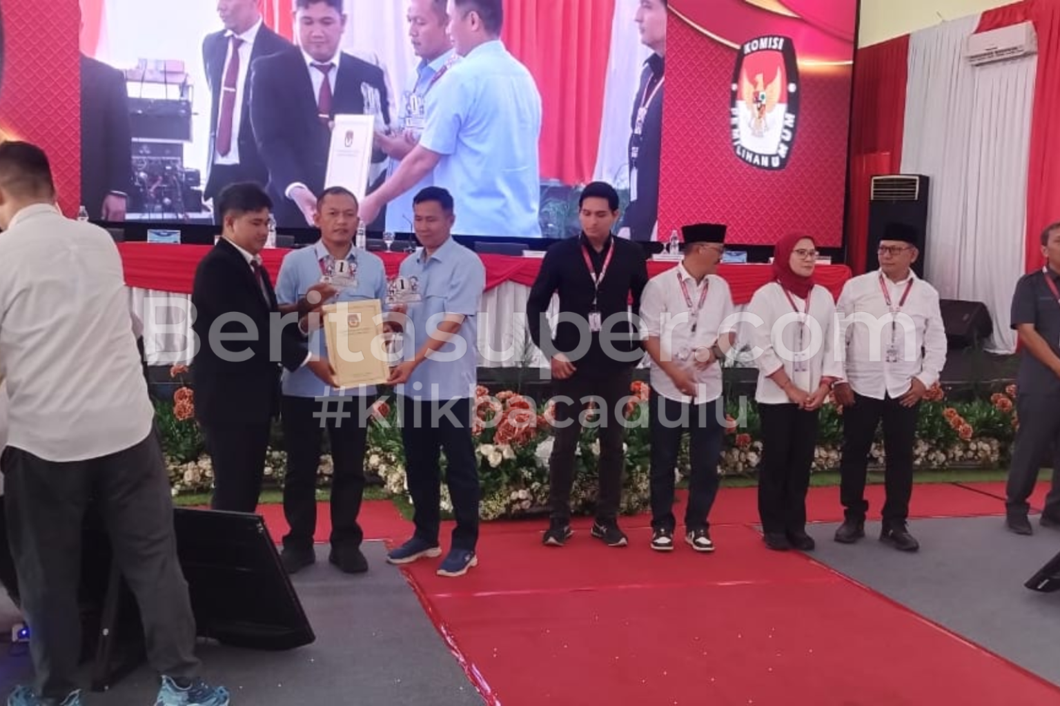 KPU Indramayu Gelar Undian Nomor Urut Pilkada, Bambang-Kasan Raih Nomor 1