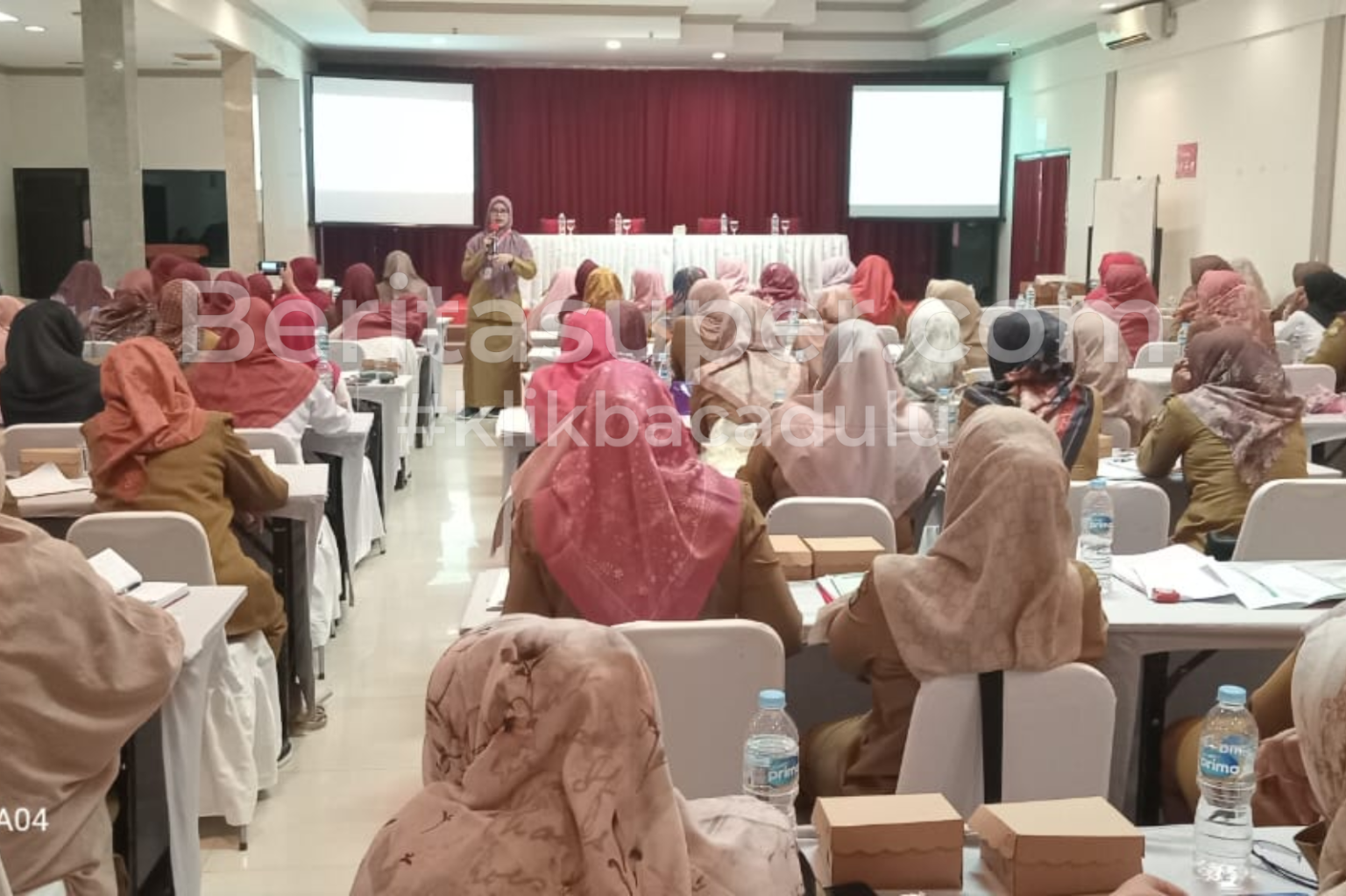 Dinkes Indramayu Gelar Seminar Peningkatan Mutu dan Kualitas Kerja Bidan Desa