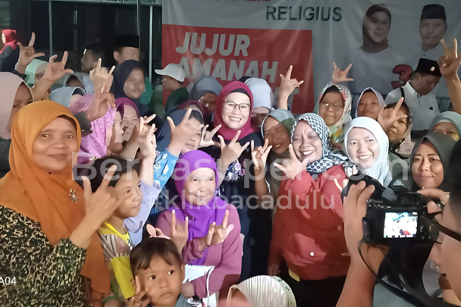 Silaturahmi Nina-Tobroni Paslon Nomor 3 di Desa Singajaya dan Singaraja Disambut Antusias Warga