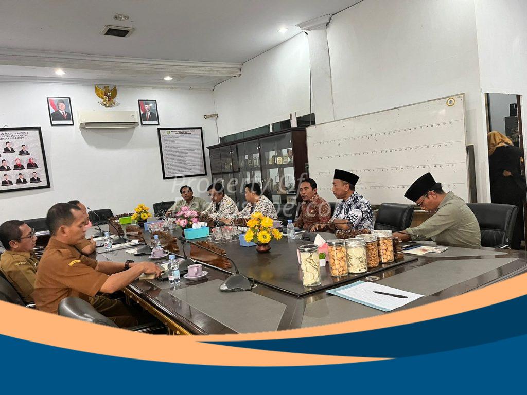 Rapat terbatas Komisi I DPRD Indramayu bersama DPMD membahas pelaksanaan Pilwu 2025.