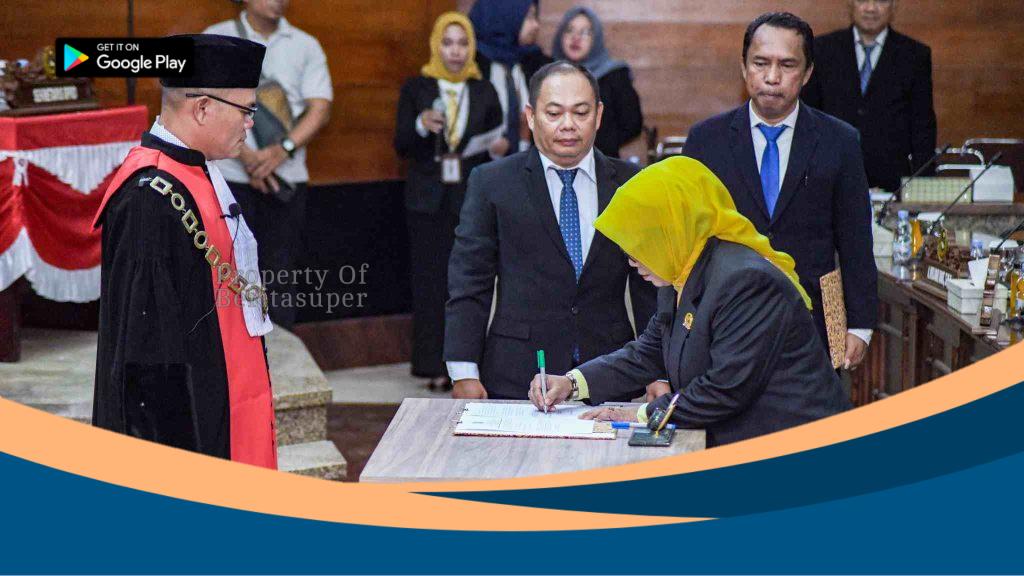 Dra. Hj. Nurhayati, M.Pd.I saat dilantik sebagai Ketua DPRD Indramayu periode 2024–2029.