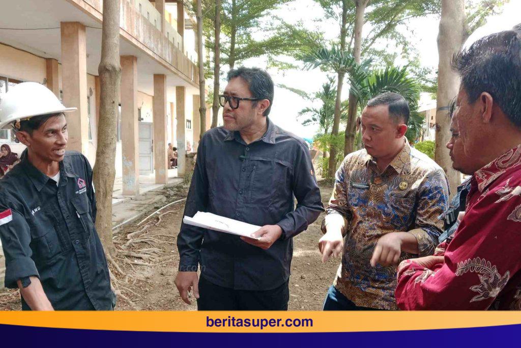Wakil Ketua DPRD Jawa Barat, Ono Surono, kembali meninjau proyek rehabilitasi SMA Negeri 1 Bongas pada Jumat (24/10/2025).