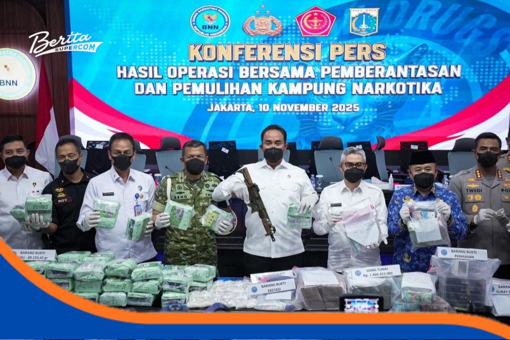 Kepala BNN RI Komjen Pol Suyudi Ario Seto menyampaikan hasil Operasi Bersama Pemberantasan dan Pemulihan Kampung Narkoba dalam konferensi pers di Jakarta, Senin (10/11/2025).