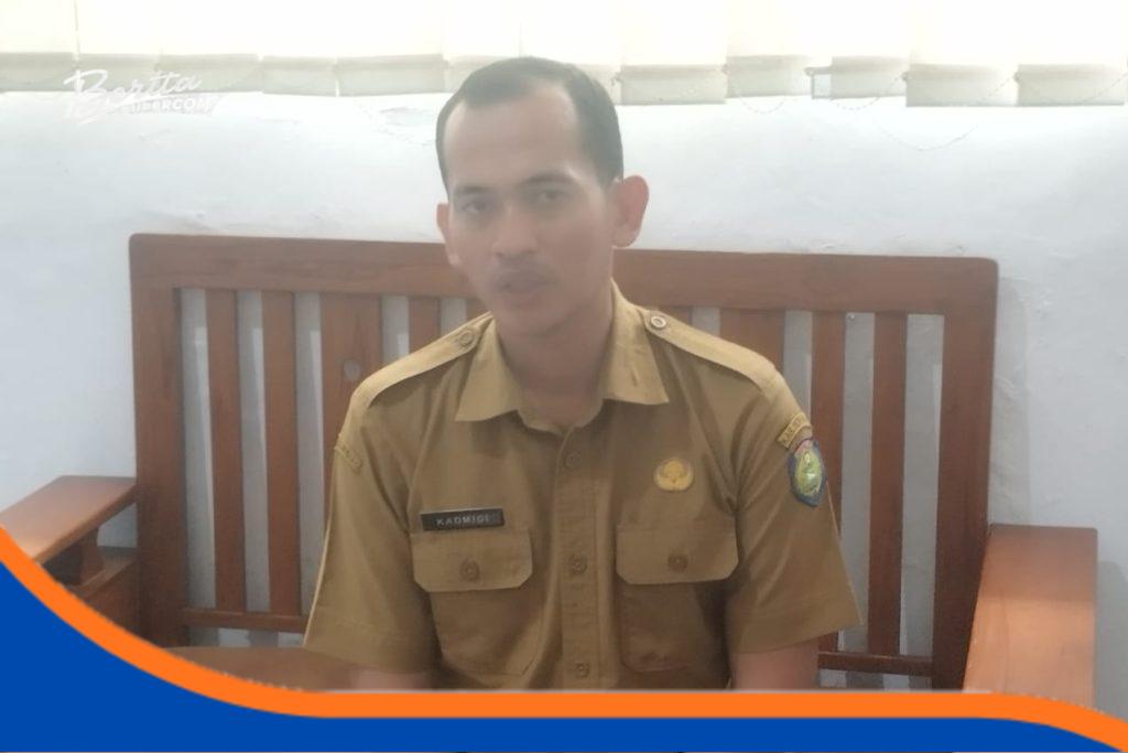 Plt Kadis DPMD Indramayu Kadmidi, memberikan keterangan kepada media usai audiensi.
