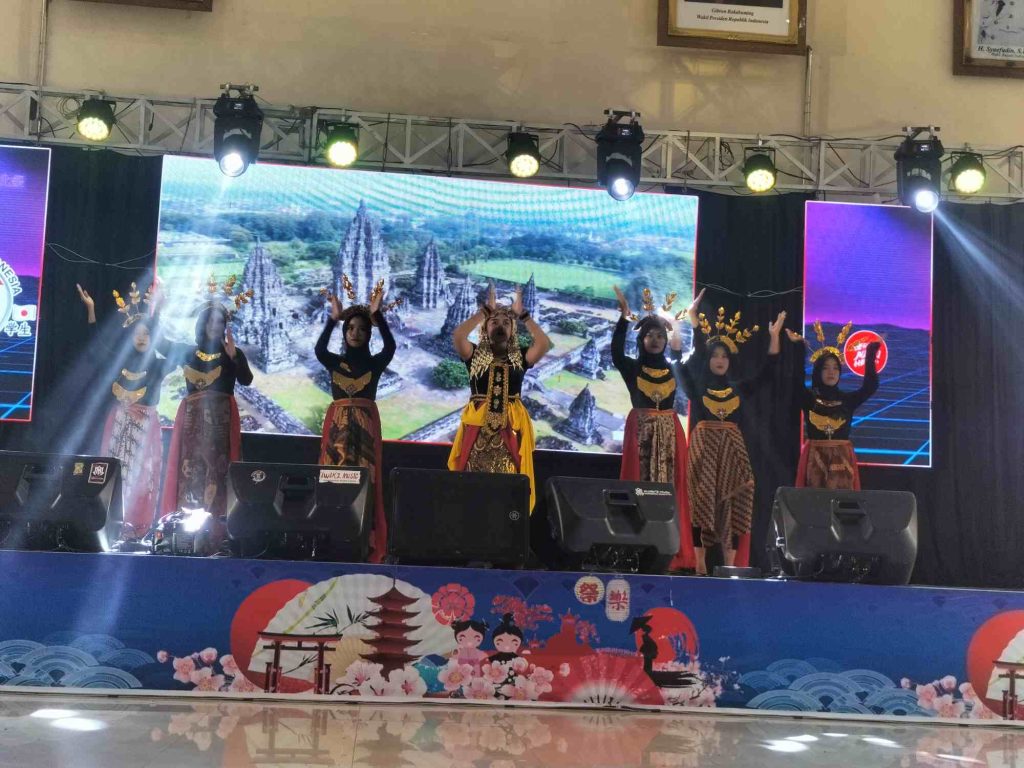 Harmoni Pertunjukan Budaya Tradisional