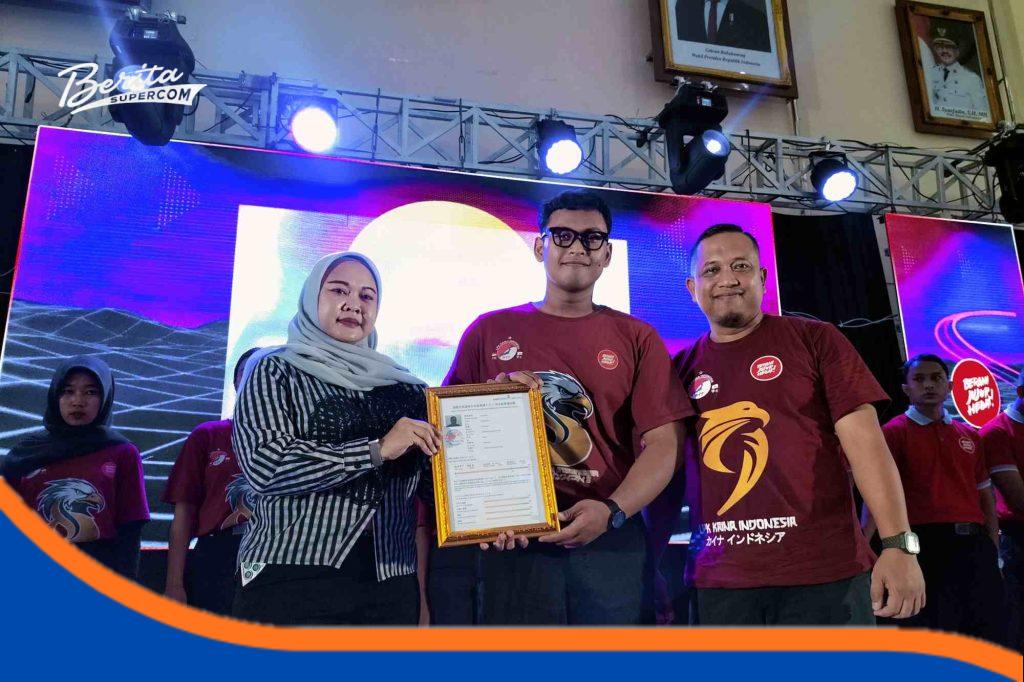 Penyerahan Sertifikat JFT kepada Siswa Kaina