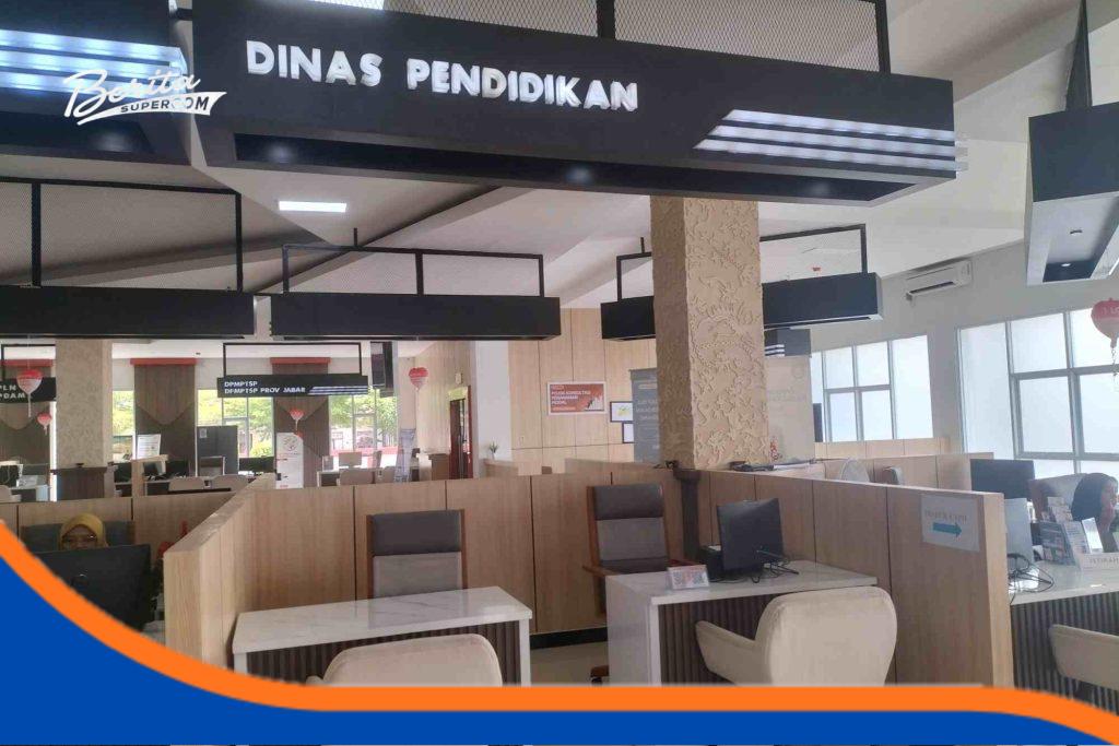 Loket di MPP Indramayu Tidak Beroperasi, Banner Pun Tidak Ada Sama Sekali Loket Layanan Dinas pendidikan terpantau loket yang tidak aktif, sarana penunjang seperti spanduk informasi, banner layanan, dan petunjuk publik juga tidak terpasang sama sekali.