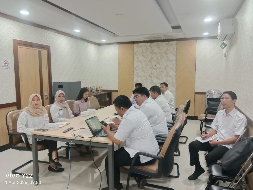 Rapat Pemkab Indramayu bersama Universitas Pancasakti Tegal membahas kerja sama program KKN di ruang rapat Setda Indramayu
