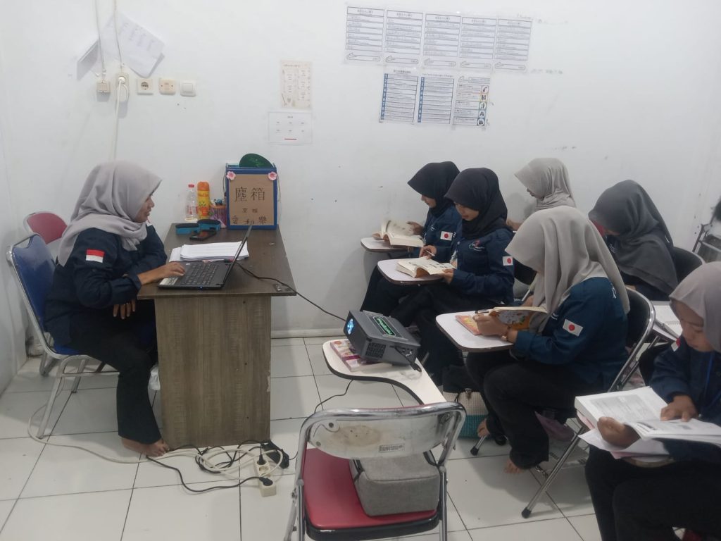 Pelatihan bahasa dan keterampilan kerja di LPK IndraWijaya Indramayu untuk persiapan kerja ke Jepang