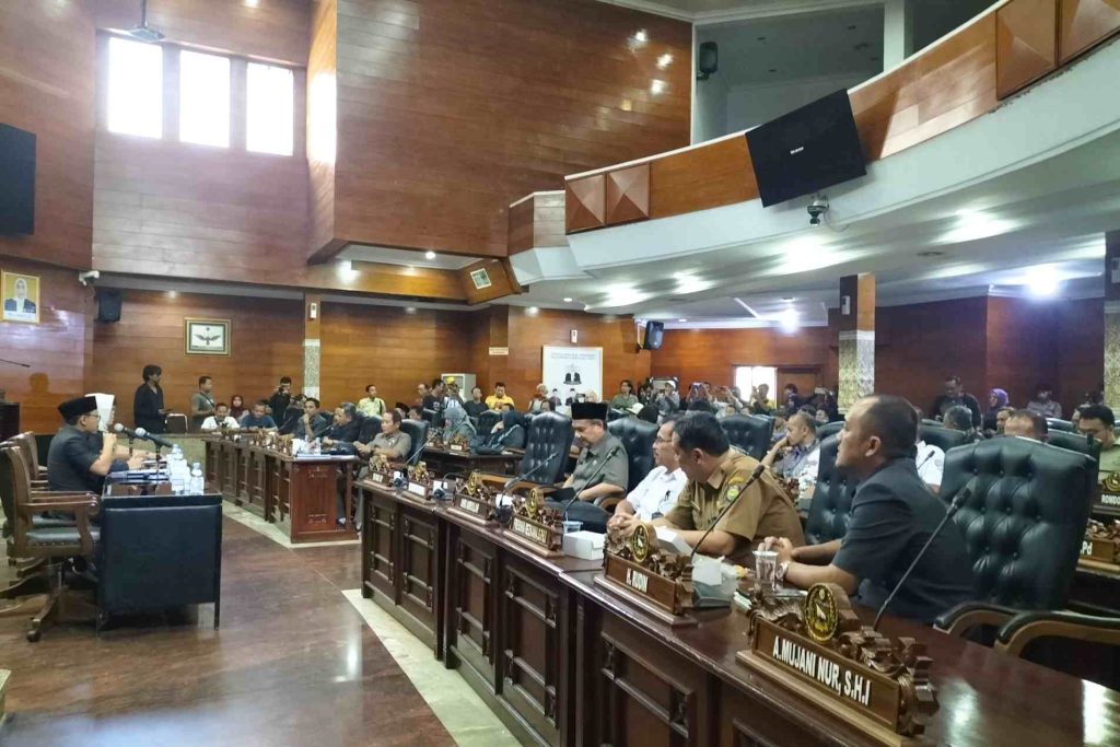 Dewan Perwakilan Rakyat Daerah (DPRD) Kabupaten Indramayu menggelar audiensi bersama Koalisi Masyarakat Pesisir Indramayu (KOMPI)