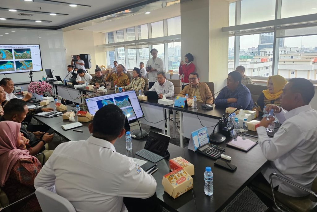 Komisi II DPRD Indramayu Gandeng Kompi, Bahas PSN Revitalisasi Tambak Pantura dengan KKP Komisi II DPRD Indramayu bersama Dirjen KKP dan Kompi saat diskusi PSN revitalisasi tambak Pantura