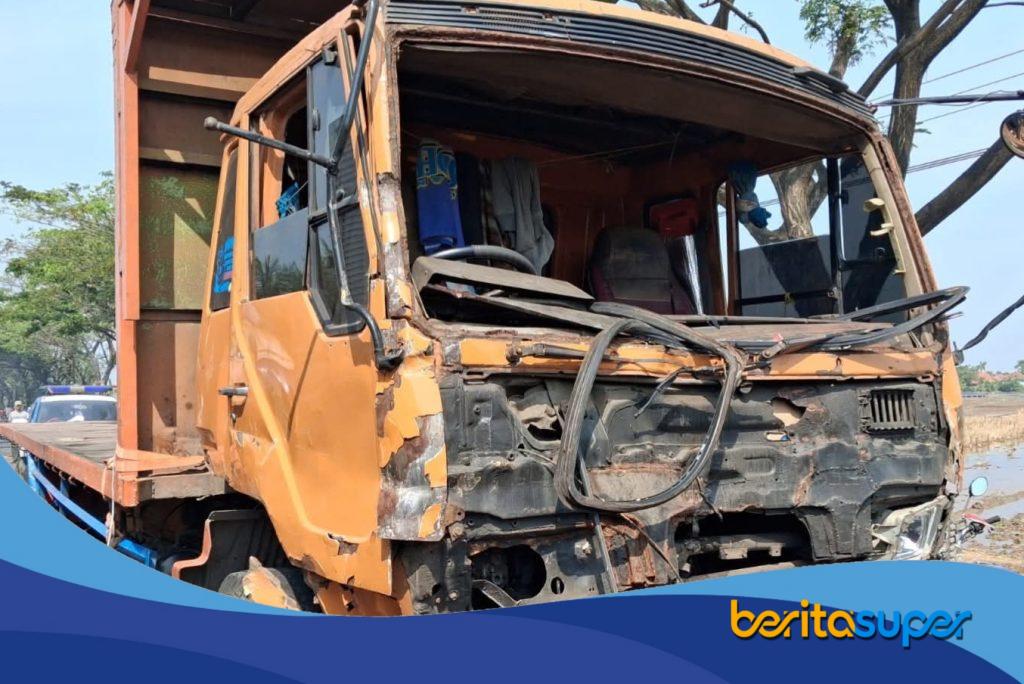 Sopir Truk Wing Box Jadi Tersangka Kecelakaan Maut Pantura Indramayu penetapan sopir truk wing box sebagai tersangka dalam kecelakaan maut di Pantura Desa Kiajaran Kulon, Kecamatan Lohbener, yang menewaskan 12 orang.