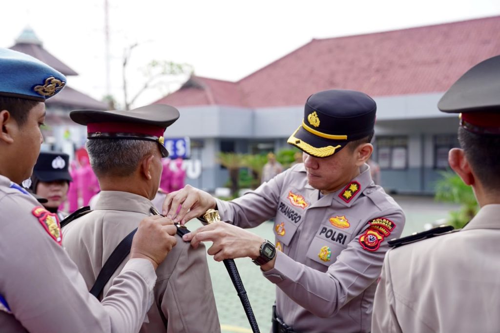 Sertijab dan rotasi pejabat utama serta kapolsek Polres Indramayu