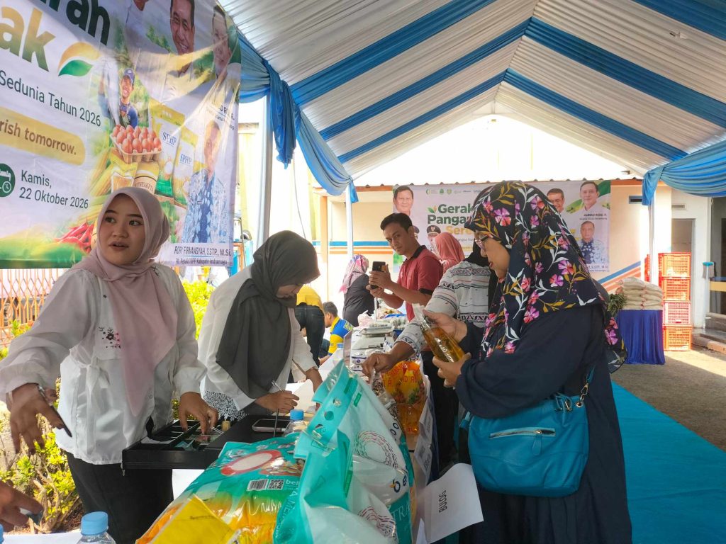 Gerakan Pangan Murah Bulog Indramayu memperingati Hari Pangan Sedunia